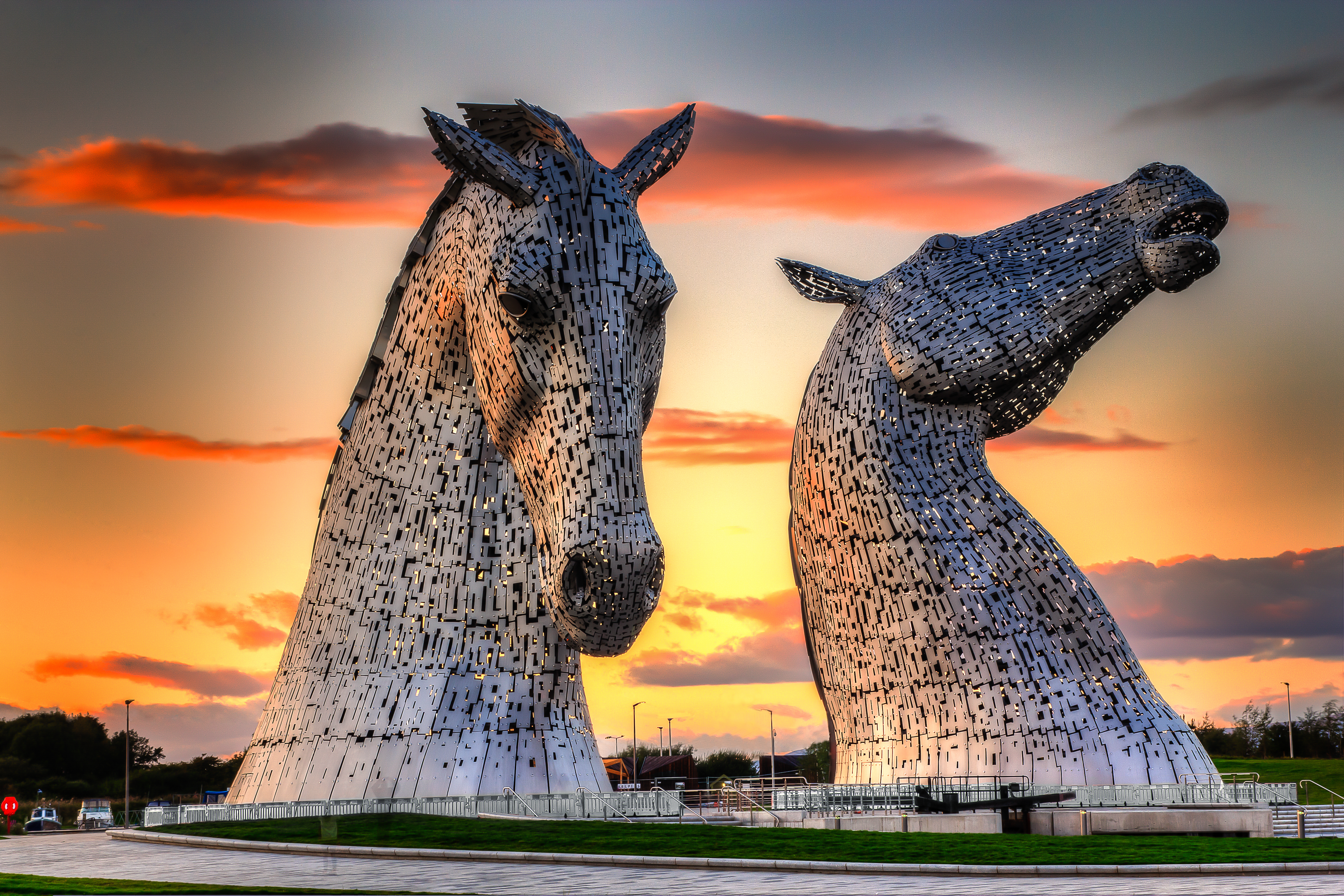 Sunset at the Kelpies K4