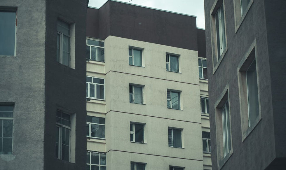 Blockheizkraftwerk (BHKW) im Mehrfamilienhaus 2026: Funktion, Kosten, Foerderung und WEG-Beschluss