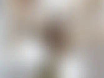 La forma en que compramos moda refleja cómo nos relacionamos con la imagen, el deseo y la validación social en la era digital.