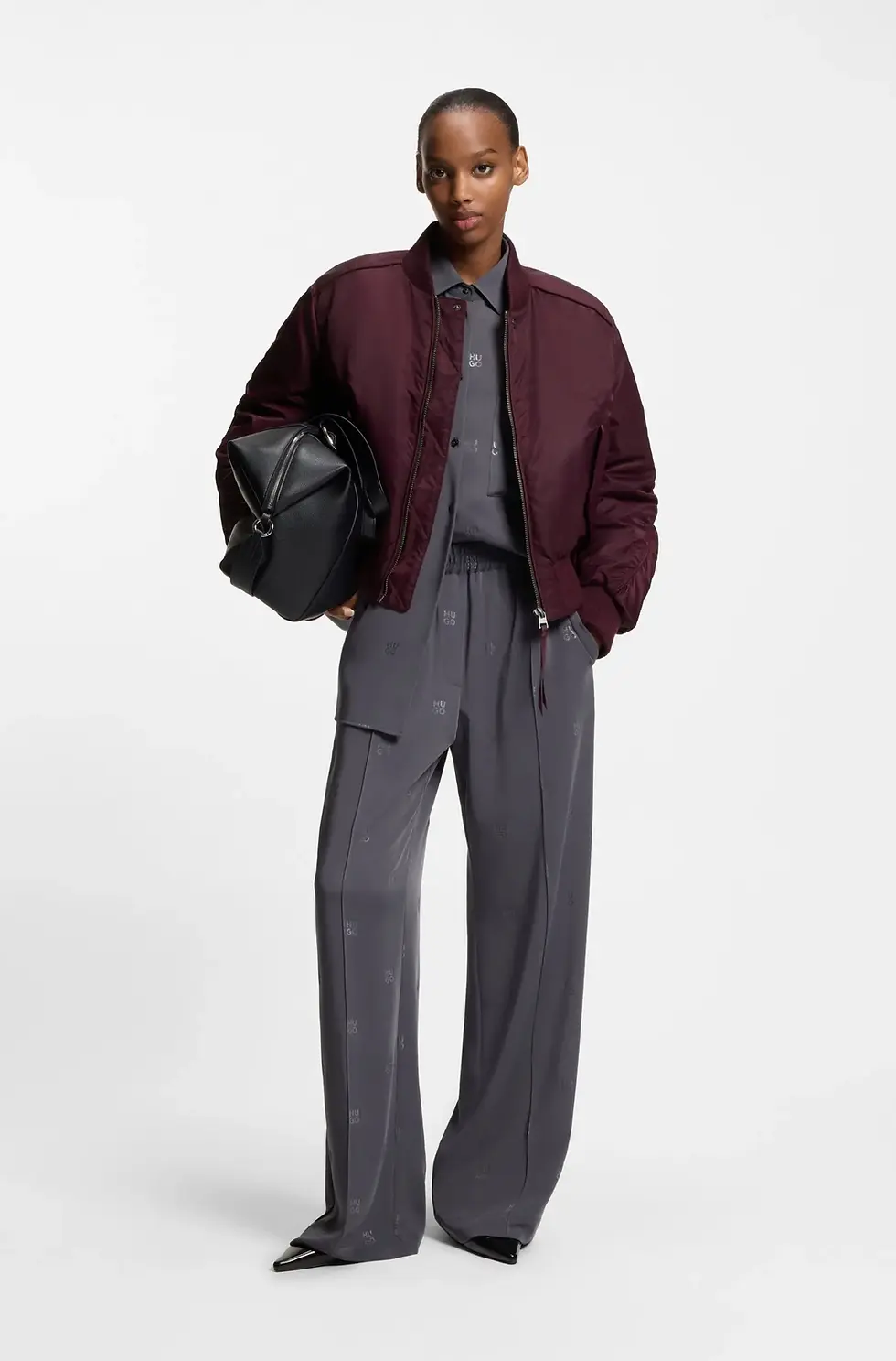 Chaqueta bomber mujer burdeos de Hugo en versión elegante, tendencia primavera 2026