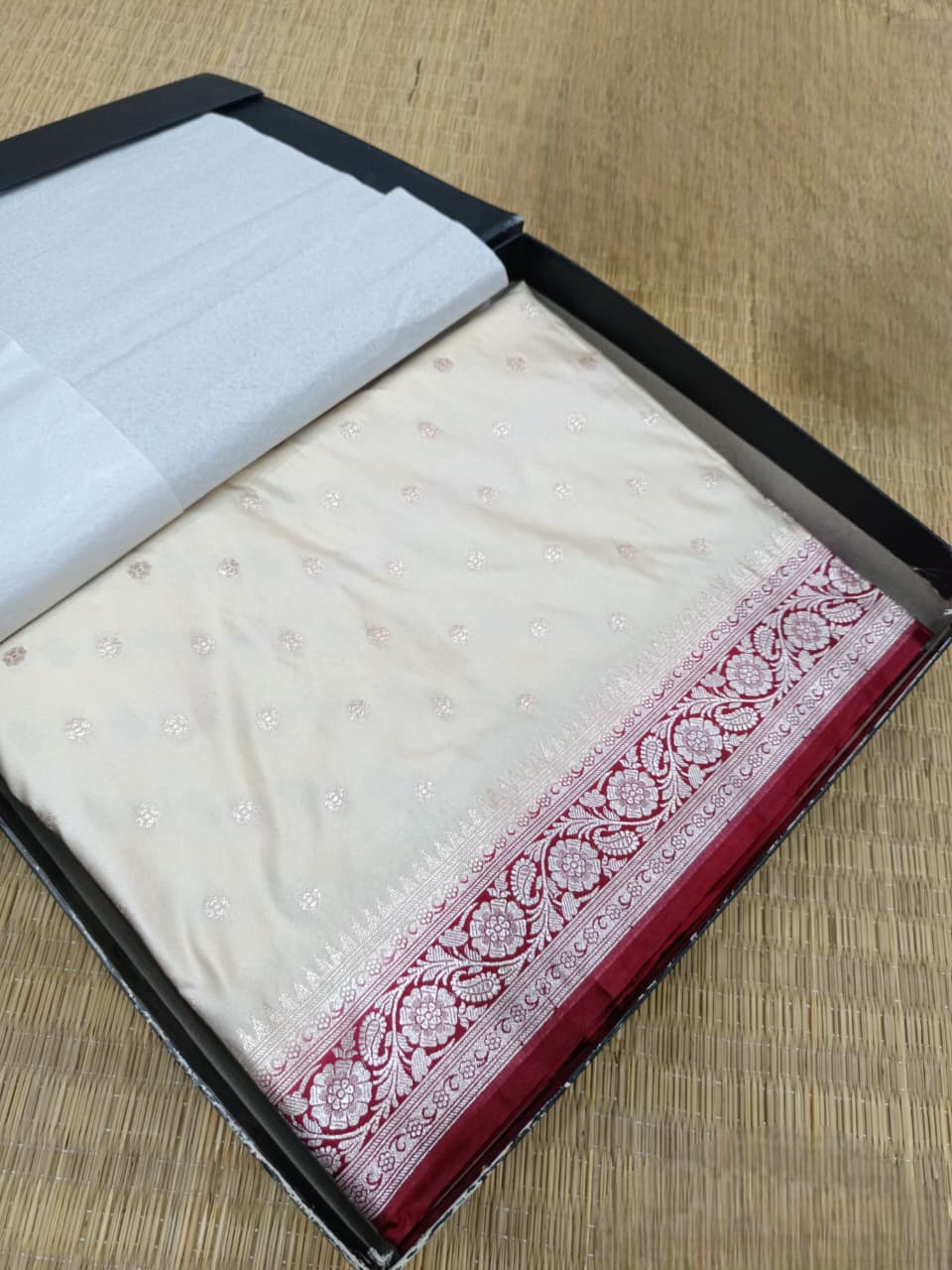 Thumbnail: Ruby Shankha Banarasi Mashru Silk Saree