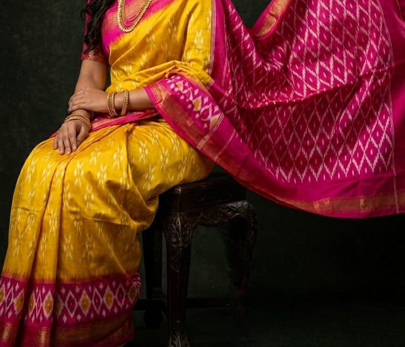 Thumbnail: Golden Throne Handloom Pure Ikat Silk Saree