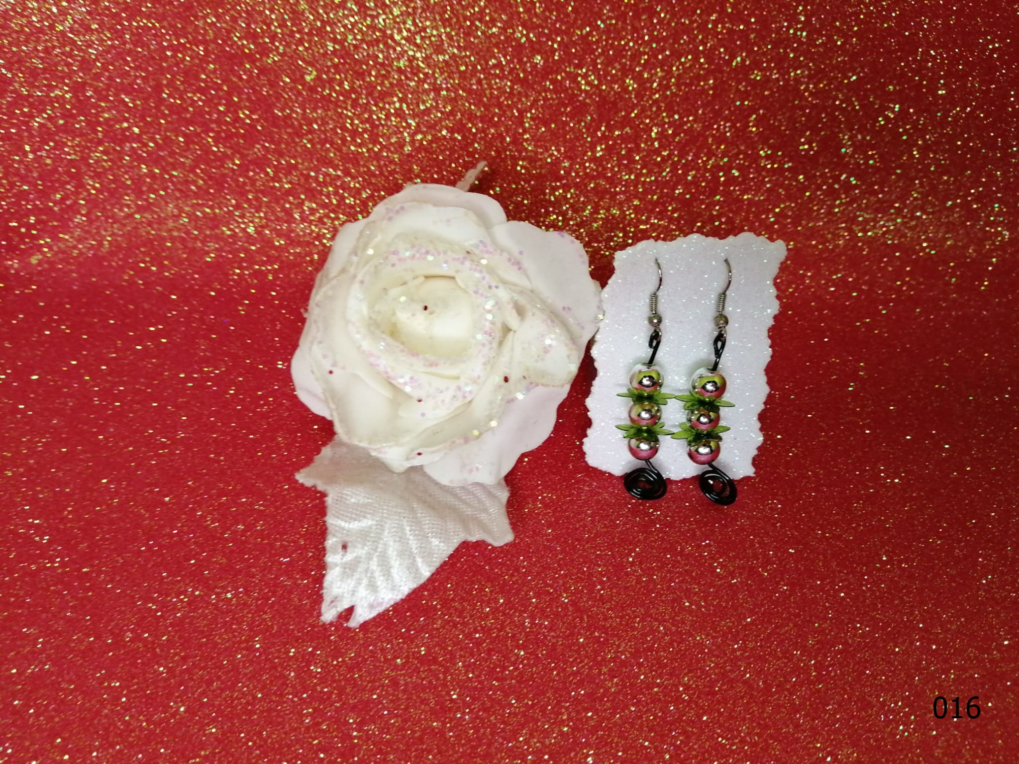 pendientes de alambre fino negro con bolas plateadas