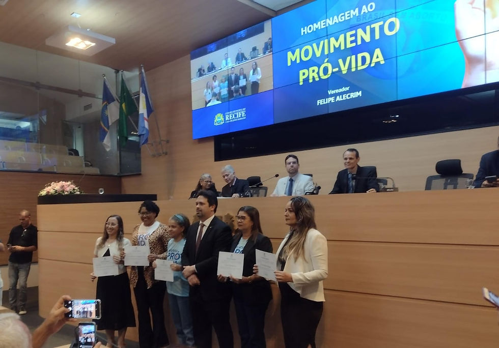 Vereador Felipe Alecrim reúne homenageados na Câmara Municipal do Recife