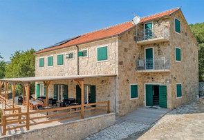 Villa_Outside_1.jpeg