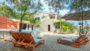 Villa_Croatia_garden.jpeg