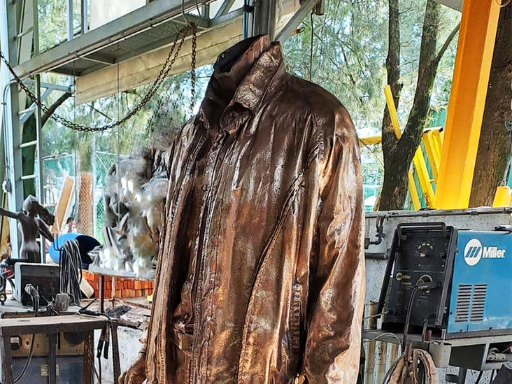 Estatua homenaje bronce