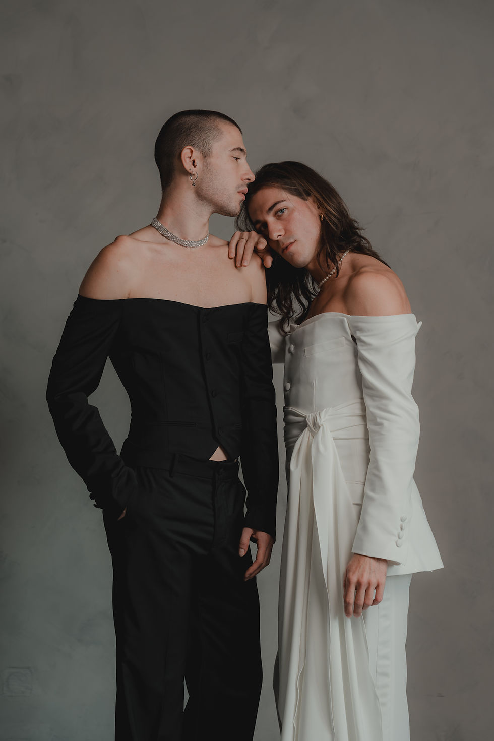 Black tailored groom suit by Avarea Studio – contemporary wedding design with modern silhouette, str