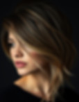modelo de cabello, tonos tierra, fondo oscuro, la modelo debe ir de costado ligeramente vi
