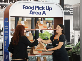 United Airlines Trials Gate Area Flight Food Collection Points