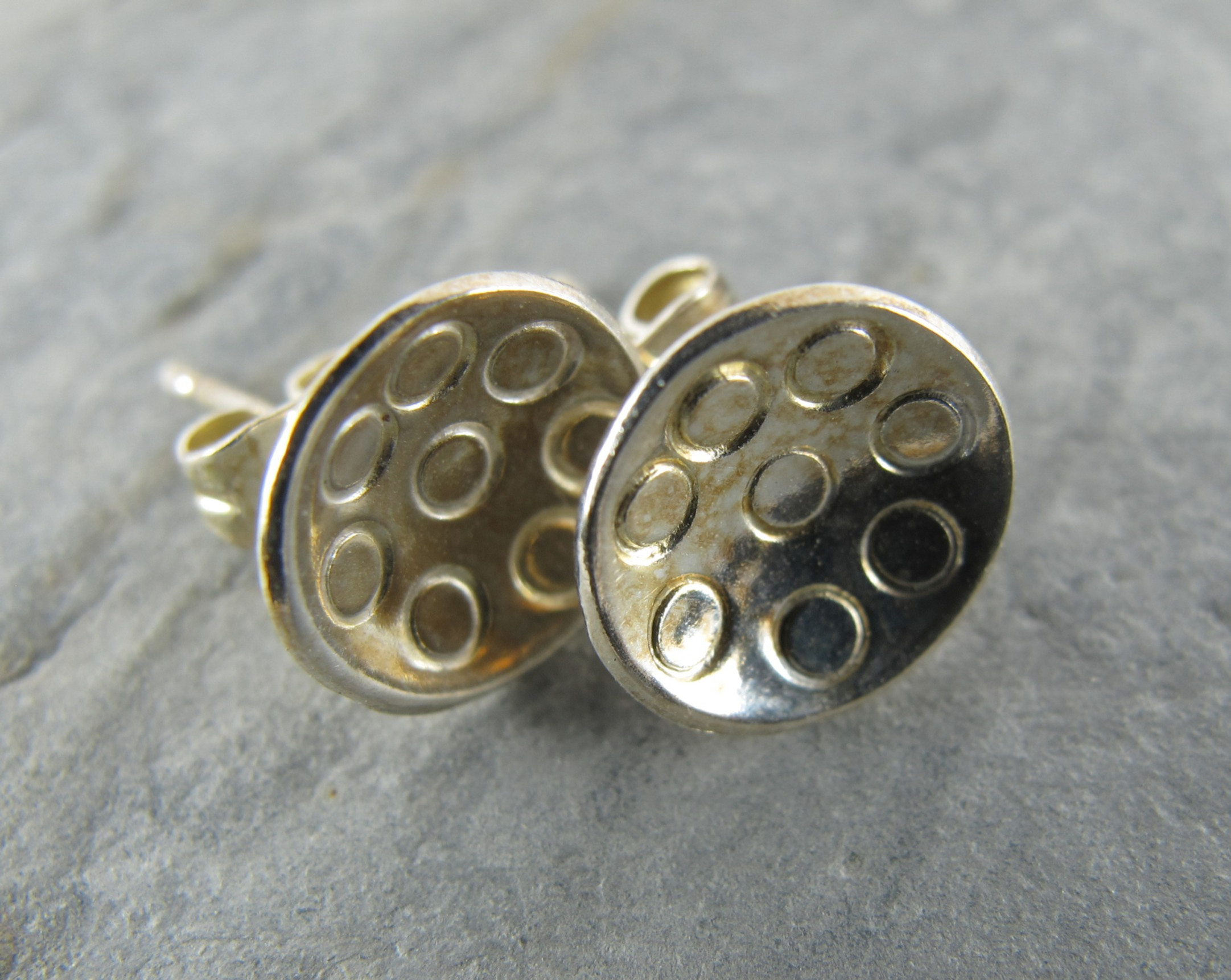 Bubble studs