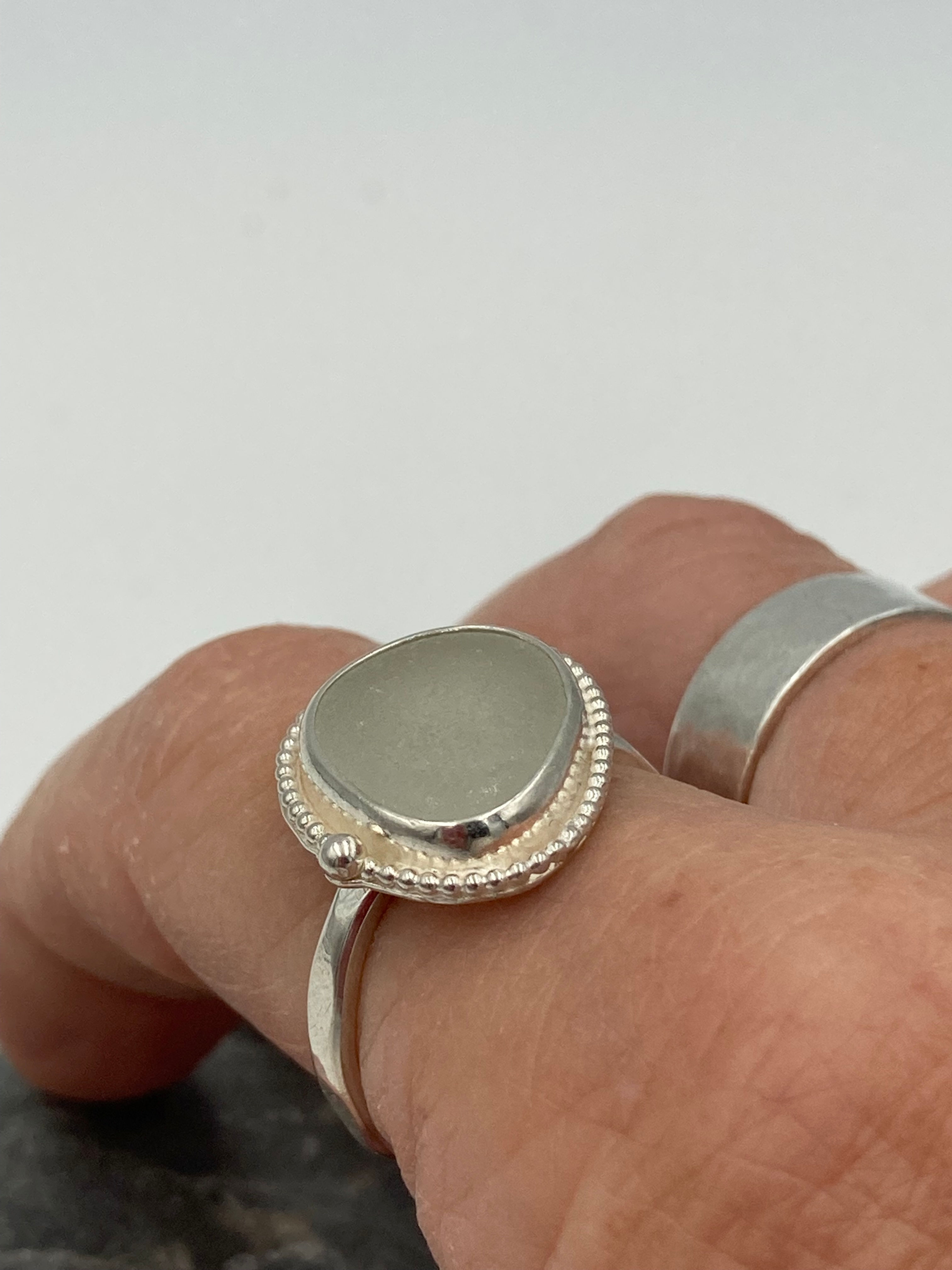 Delicate bead surround