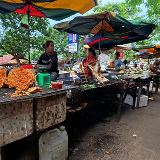 Phnom Oudong: Cambodia’s Former Royal Capital - A journey Through History