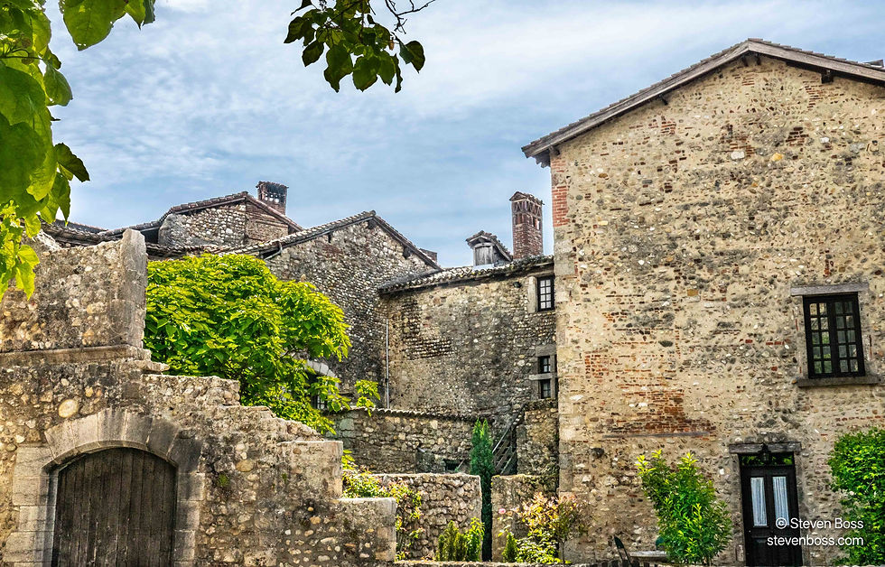 Juxtaposition of old stone buildings, Pérouges