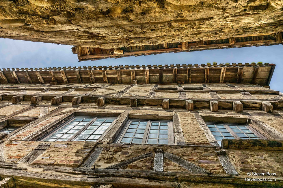 View straight up to the half-timbered façade, Pérouges
