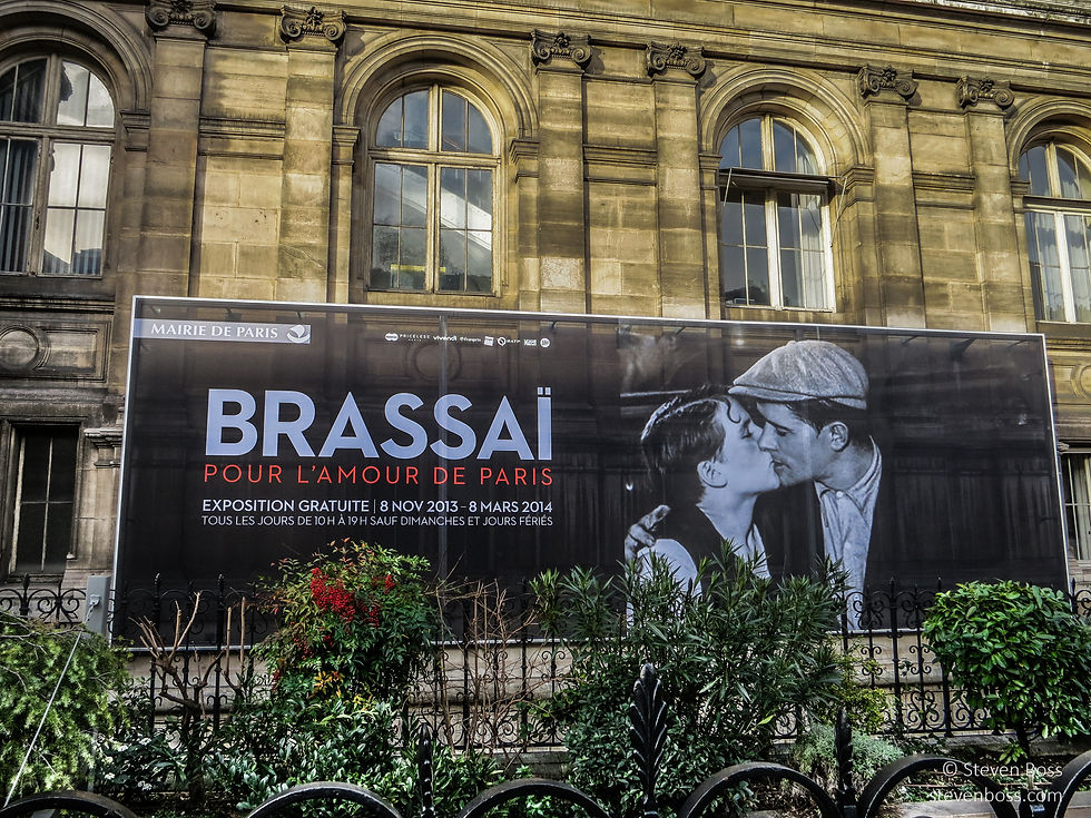 Hôtel de Ville - the sign for the Brassaï exhibit "Pour l'amour de Paris" on the east façade, Paris, France