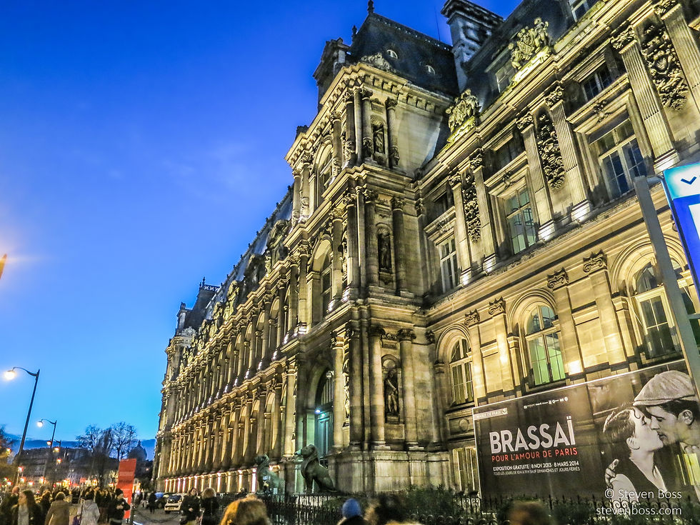 Hôtel de Ville - the east façade in the early evening with the sign for the Brassaï exhibit "Pour l'amour de Paris", Paris, France