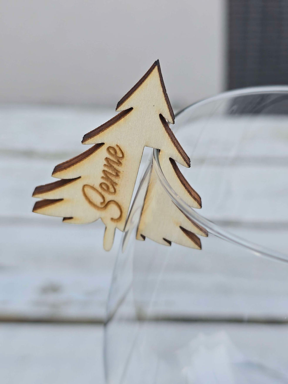 Thumbnail: Glas marker: kadootje, kerstboom of sneeuwman met naam naar keuze