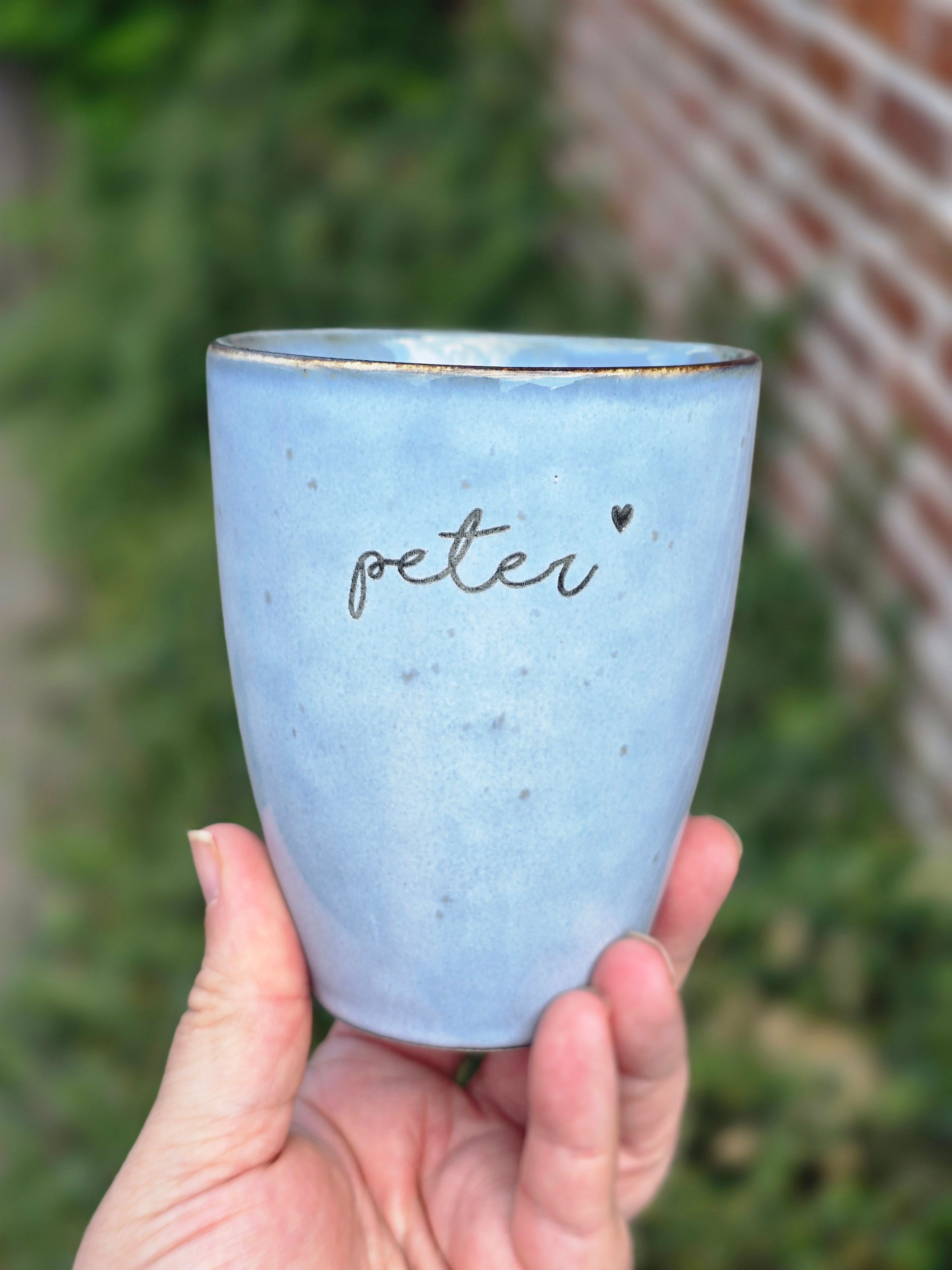 Blauwe mok met bruingouden randje en gravering metie, meter, peter, meester,...