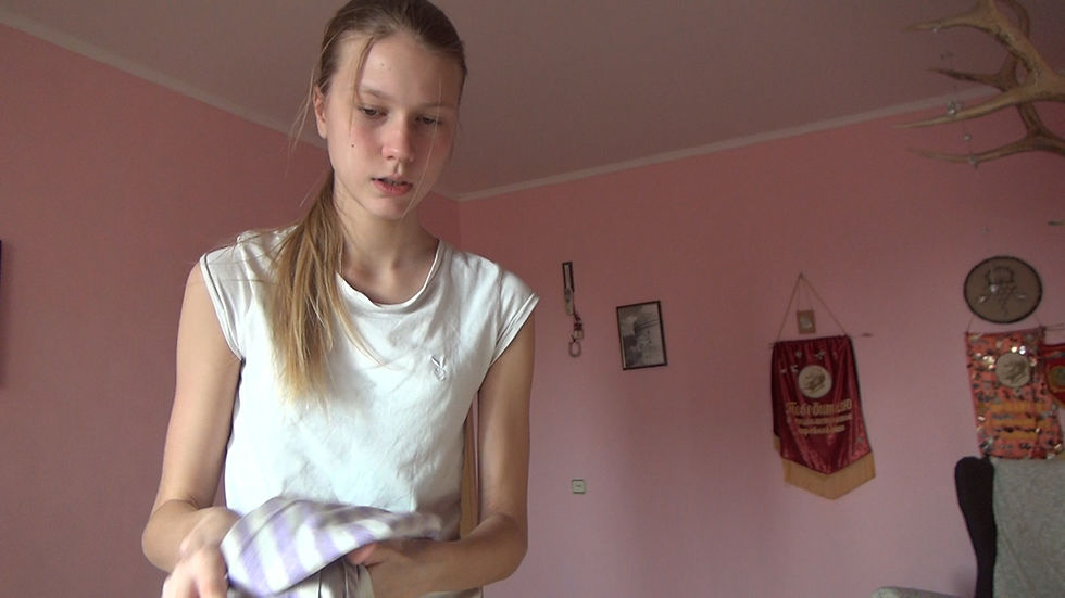 Thumbnail: I take off and hang clothes on the balcony.