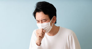 咳をする男性