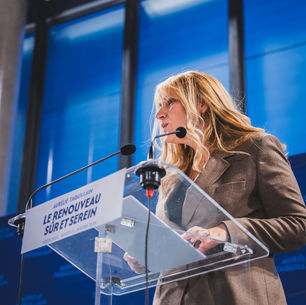 Aurélie Taquillain portera une liste sans étiquette pour les elections municipales des 15 et 22 mars 2026 à Courbevoie. Elle l'a annoncé dans un meeting réunissant 1000 personnes à Courbevoie, du jamais-vu dans la ville.