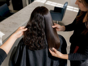 Contrasting wavy and sleek hair finishes