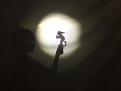 Voyage imaginaire en Égypte : atelier de théâtre d'ombre