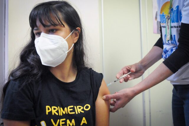 Mais de 3 mil adolescentes já estão com data para vacinar