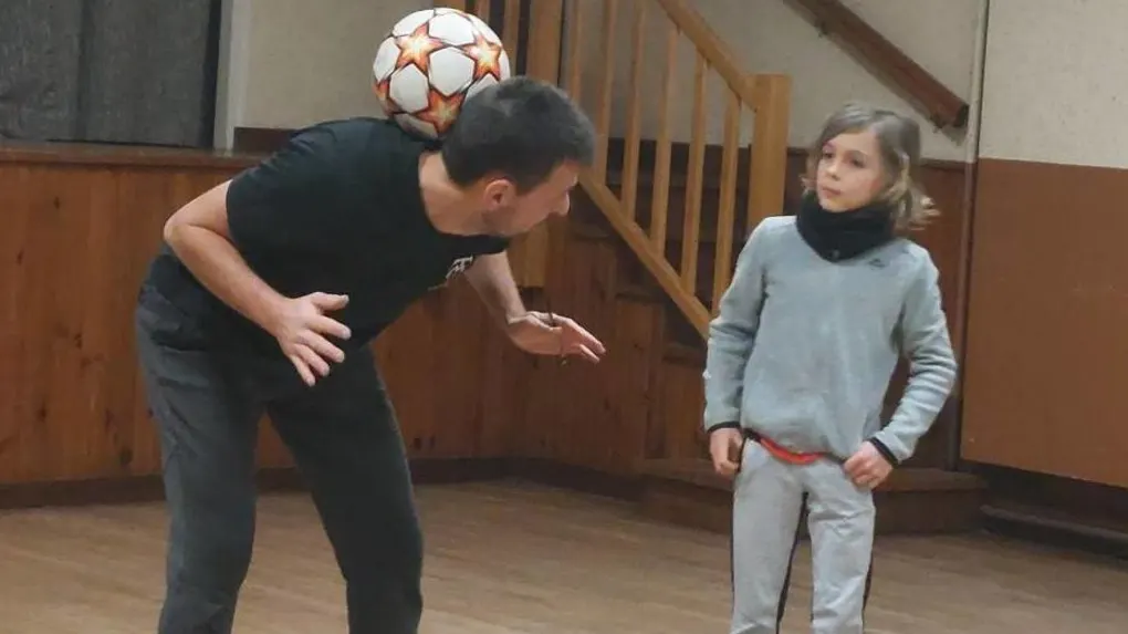 Animation Football Freestyle pour un club de football lors de l'arbre de Noël pour les enfants et jeunes