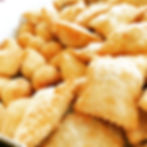 mini coxinha de frango e mini pastel de carne para festas