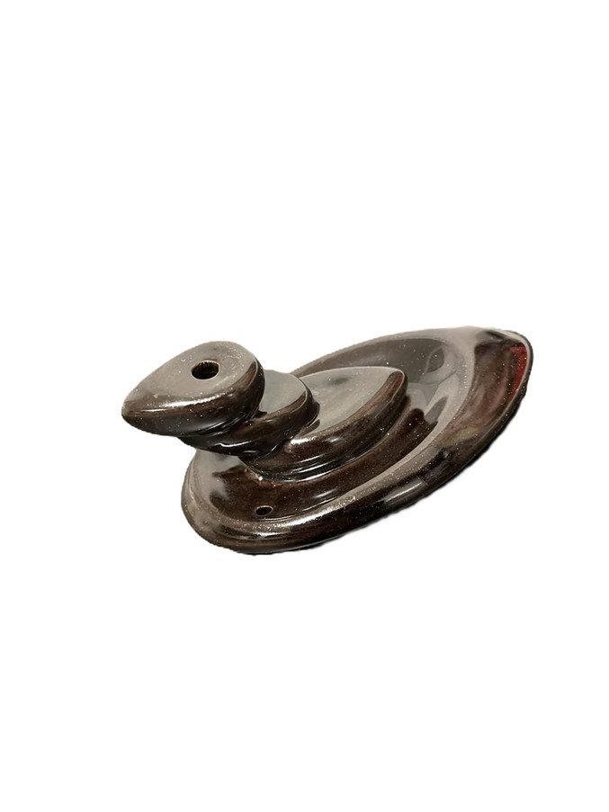 Pebbles backflow røkelsesholder i steinlignende design, laget for vannfall-effekt med backflow-kjegler