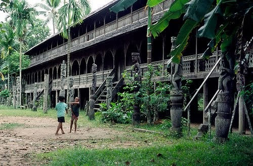 Longhouse Benuaq in East Borneo.jpg