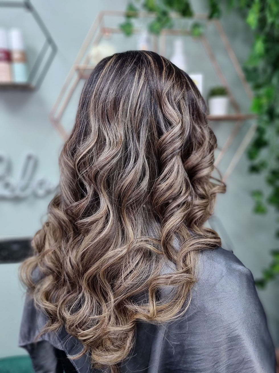 HQ Hair Lounge & Academy - Dark Hair