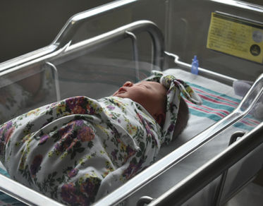 first photos of baby taken in hospital by birth doula
