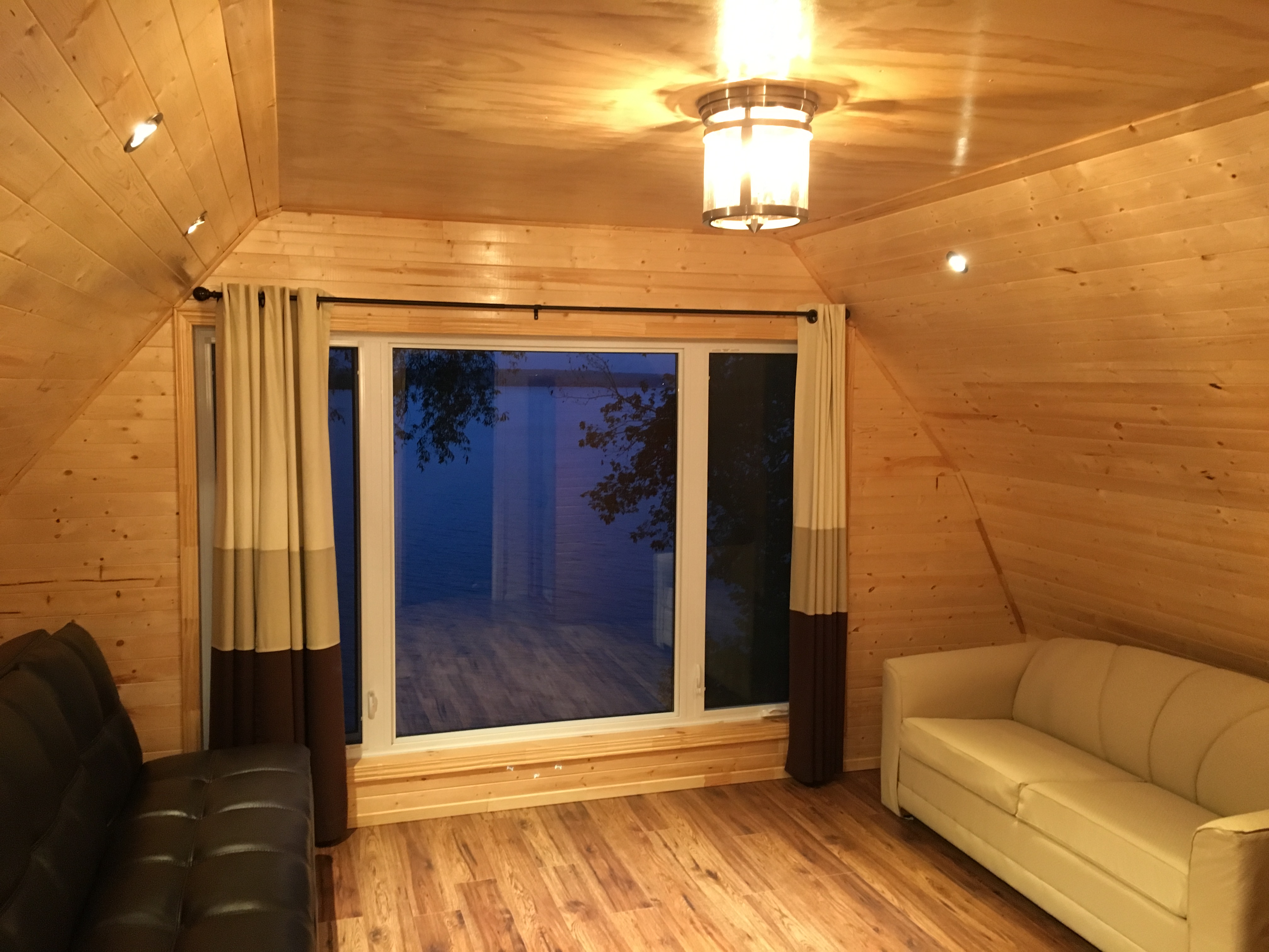 2 floor room
