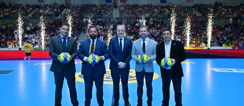 Las selecciones de balonmano de España y Suecia hacen vibrar al Olivo Arena en un partido trepidante