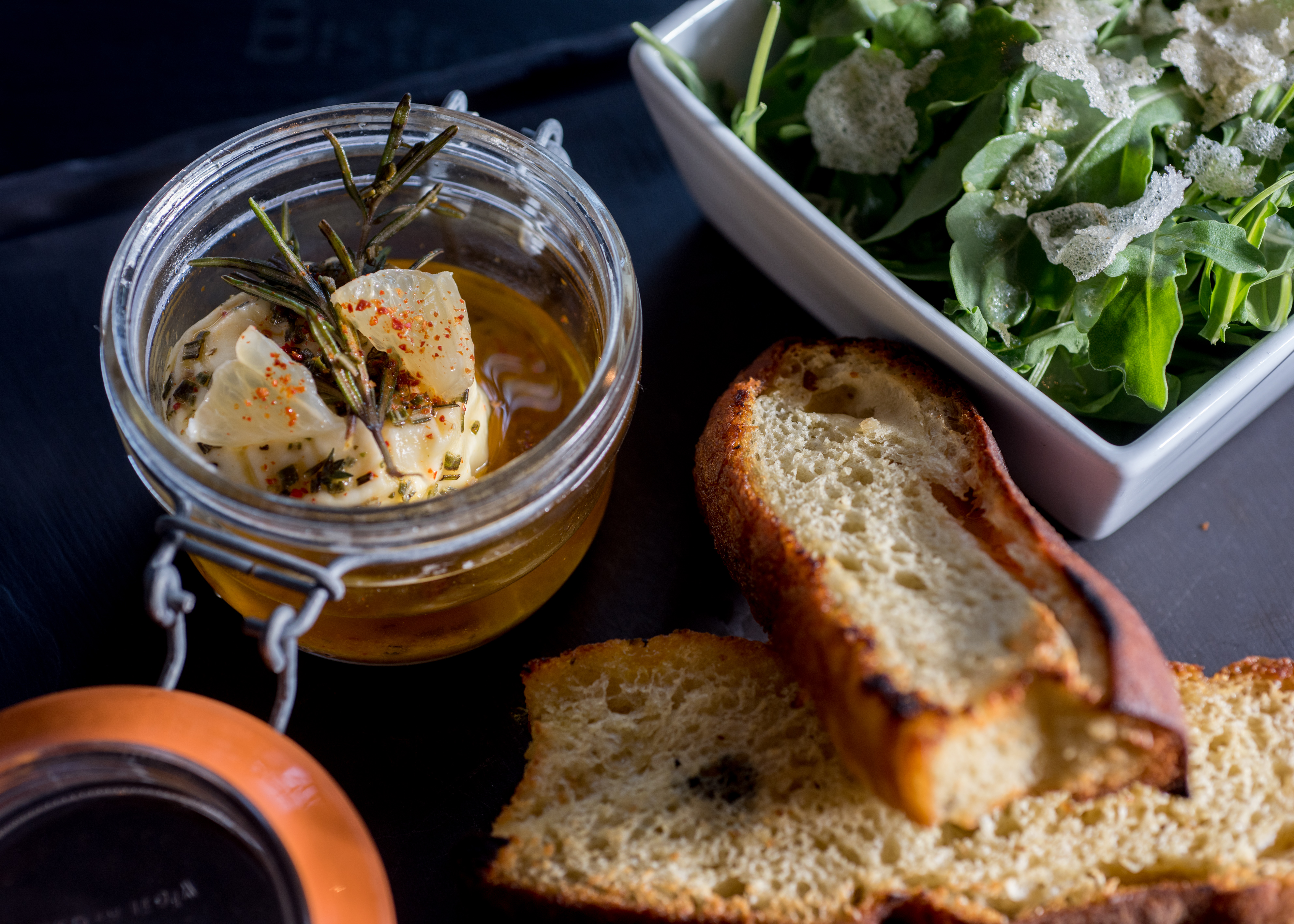 Le fromage de chèvre mariné