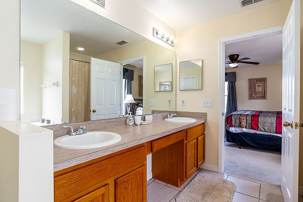 master bathroom1.jpeg
