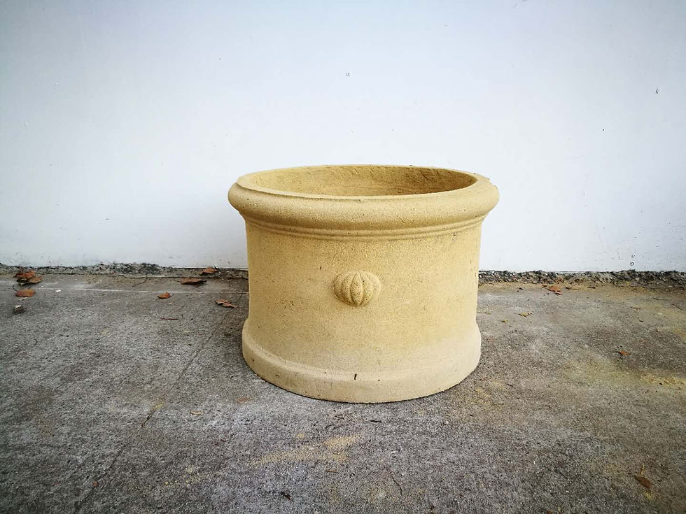 Tub Planter w/ shell