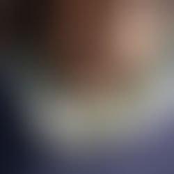 "Mulheres da pesca" apresentam em Copacabana acessórios feitos de escamas de peixes e redes