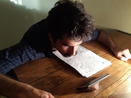 Espetáculo online visita memórias de um drama familiar numa tentativa de reelaborar sua história