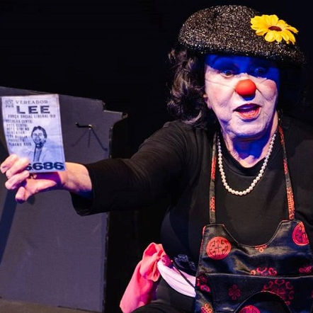 Palhaça de 88 anos estrela espetáculo solo inspirado em obra de Samuel Beckett