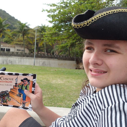 Jovem de Copacabana lança novo livro com contos lúdicos