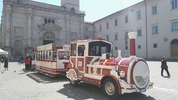 Nuovo trenino Ascoli Explorer, oltre 2000 turisti a bordo in dieci giorni