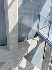 NYMA水塔竖向玻璃切口与独立钢楼梯
Vertical glazed incision and detached steel stair at NYMA Water Tower