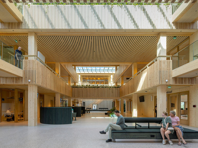 Ector Hoogstad与DOOR建成克林珀讷瓦尔德循环市政厅