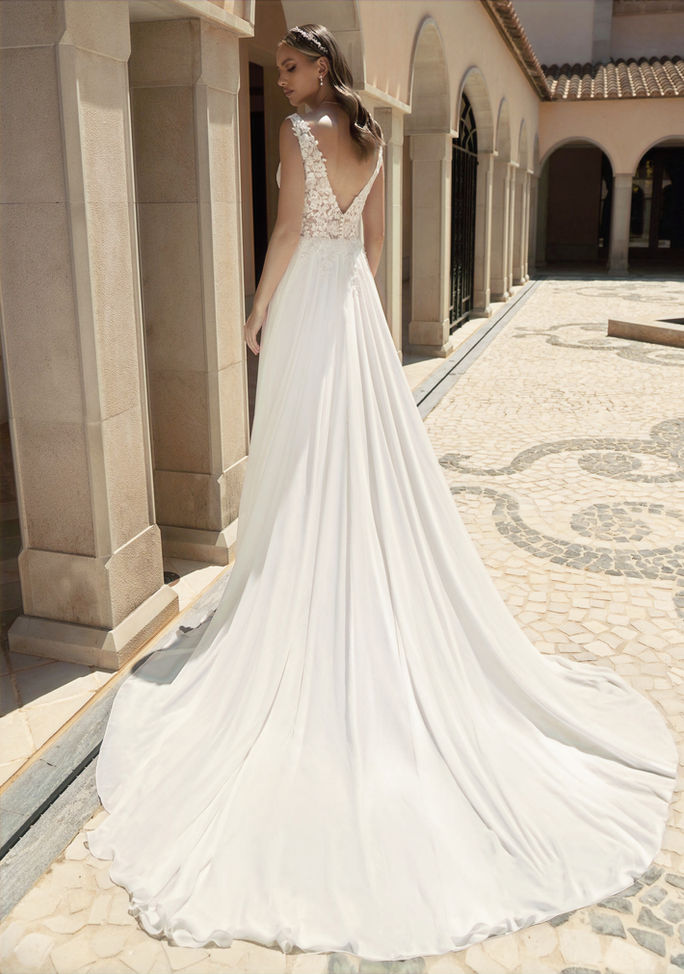 Romantische und schlichte Hochzeitskleider und Brautmode in Zürich Schweiz. Brautweiteiler - Mixandmatch. Amelie Bridal, Bianco Evento, Amylove, Eglantine