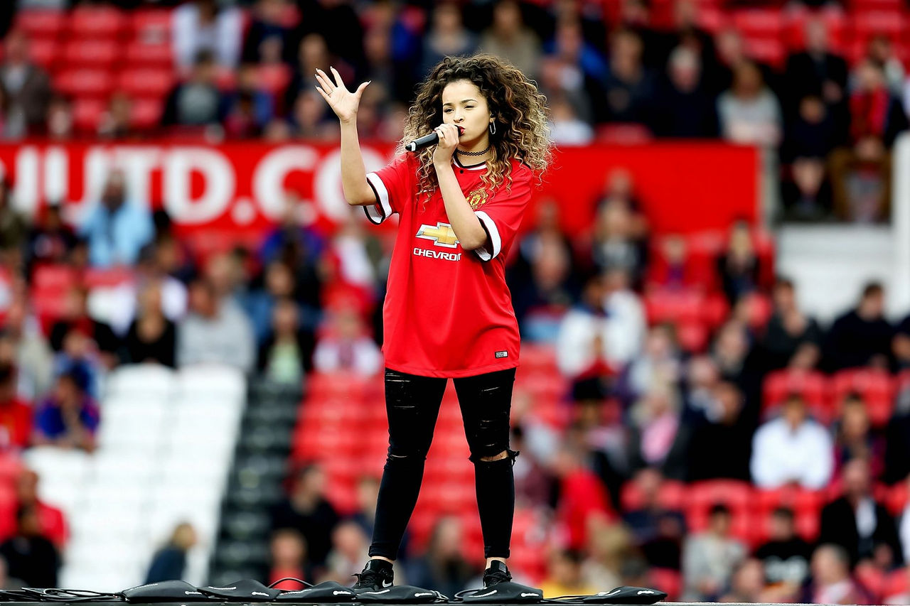 Ella Eyre 
