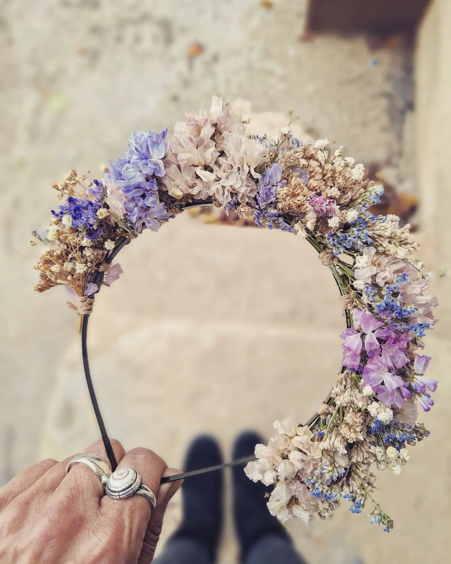 קשת פרחים בגוונים פסטלים